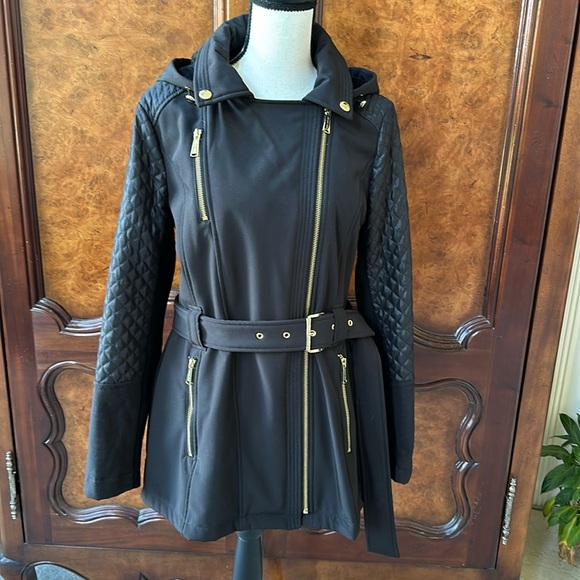MICHAEL Michael Kors Asymmetrical Quilted-Sleeve Coat - Picture 3 of 17